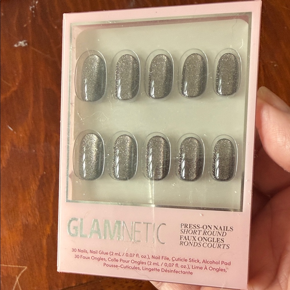 Glamnetic Silver Press-On Nails - Short Round (30 Pack)